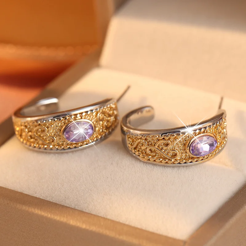 Ladies' Two Tone C Shaped Studs Earrings Embossed Rolled Grass Pattern Inlaid Synthetic Zircon Earrings Vintage Jewelry