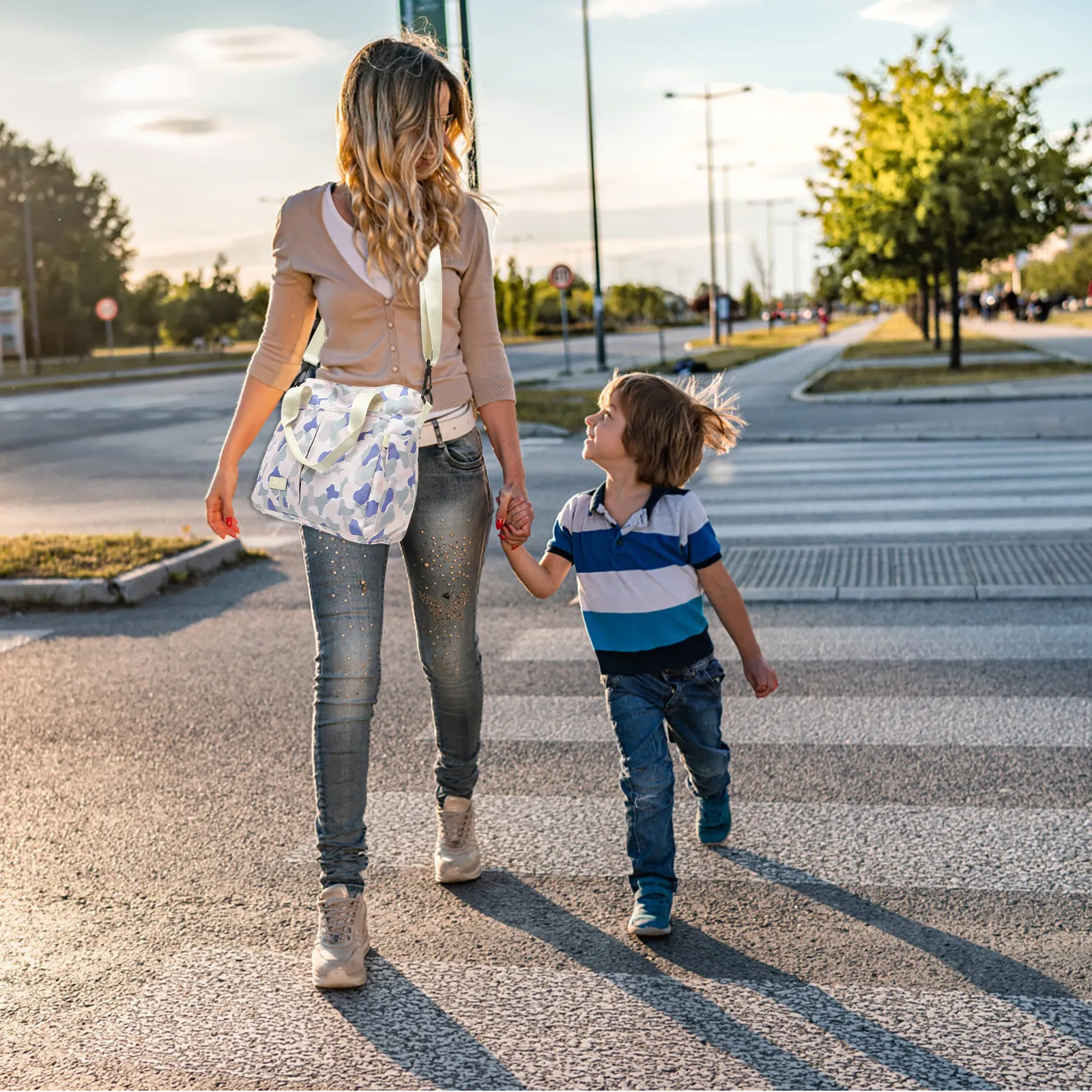 

Большая дорожная сумка для подгузников и детских принадлежностей из премиального водонепроницаемого нейлона с термоотделениями для бутылочек и множеством карманов