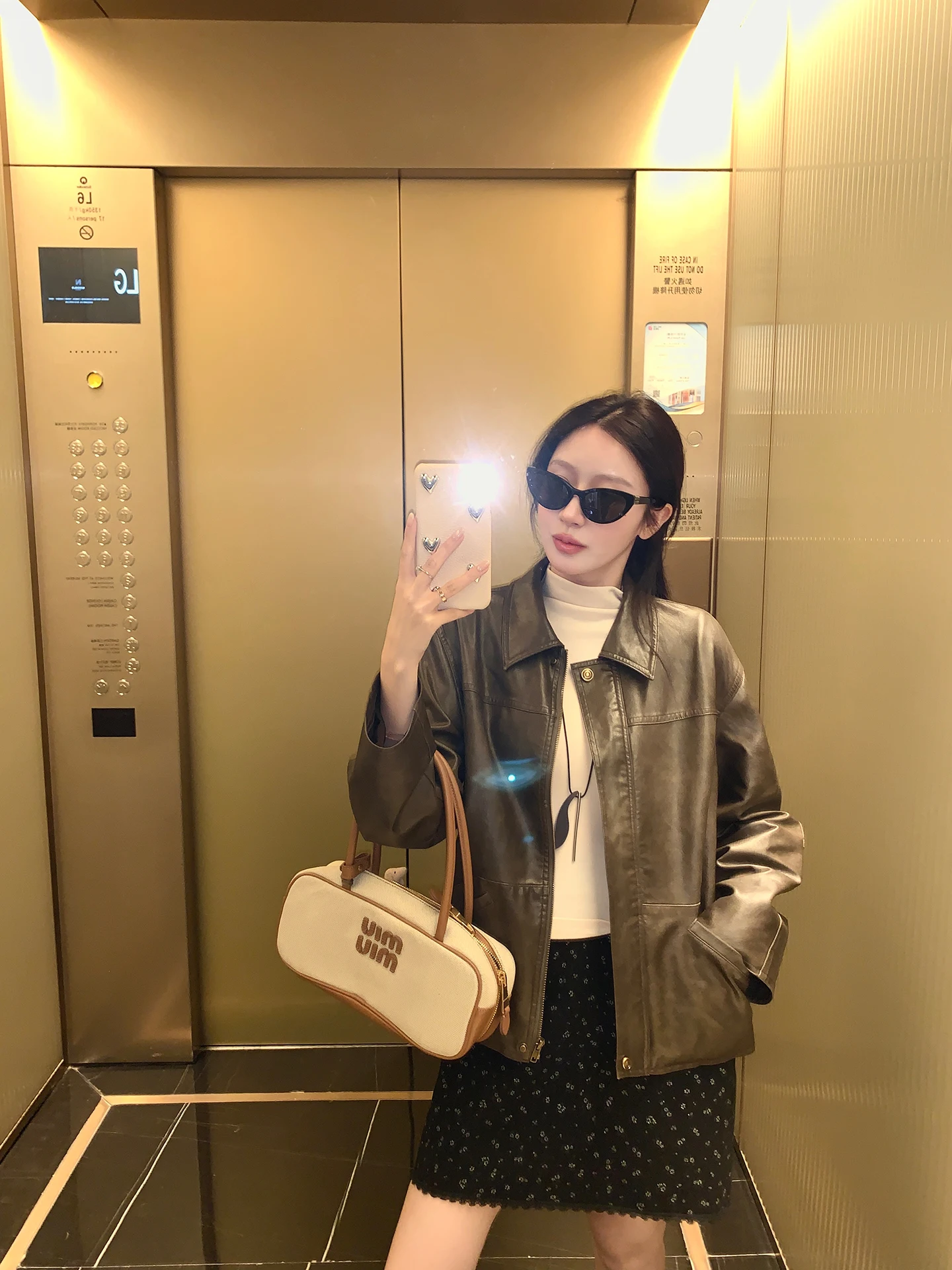 

Кожаная куртка YANUOYU в американском стиле для женщин, винтажная, с цветными вставками, свободного кроя, с длинными рукавами, на молнии