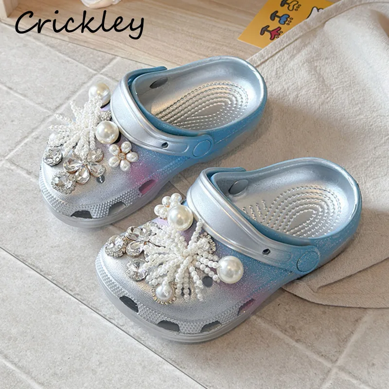 

Детские сабо с жемчужными кристаллами, летние, с цветами и сердечками, модные тапочки для девочек, из ЭВА, водонепроницаемые, мягкие, пляжные туфли для детей