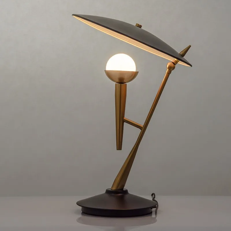 Personalized Creative Floor Lamps Fashionable Living Room Iron Table Lights Designer Model Room Bedroom Bedsides Metallic Luster