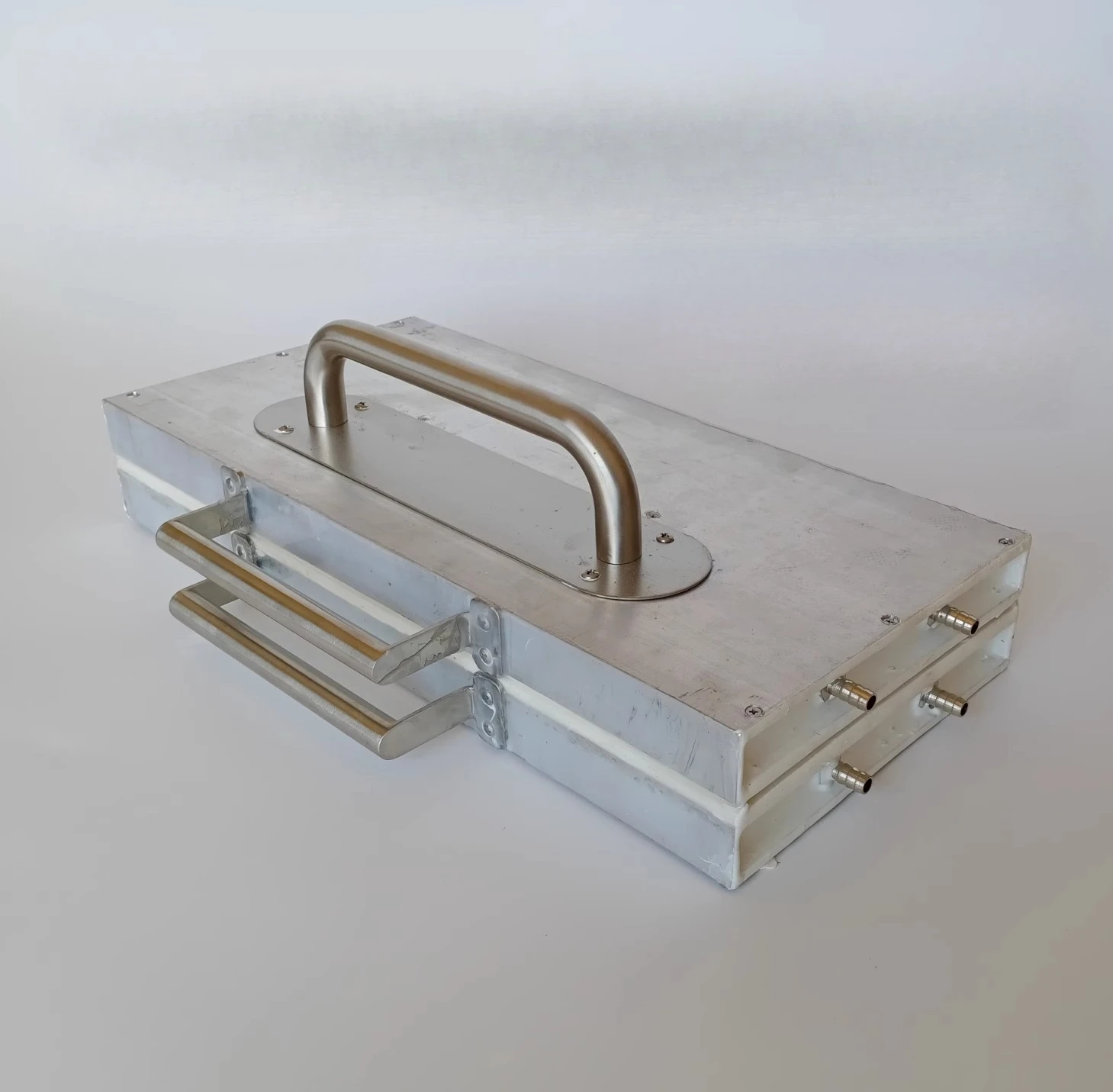 nest base machine can continuously press the honeycomb water cooling heat dissipation plate cement mold