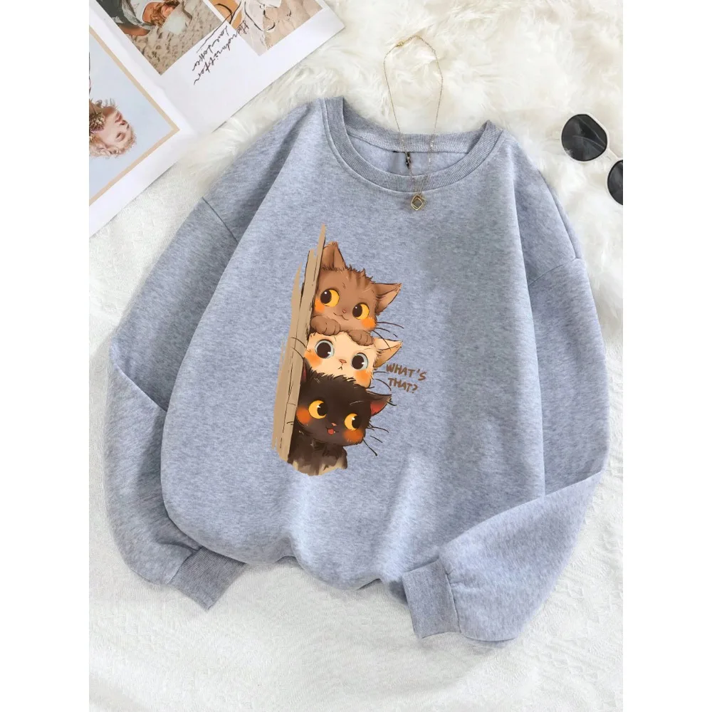 ثلاث قطط صغيرة تبظرك بشكل سري طباعة هوديس، قمصان رياضية فضفاضة للشارع للسيدات متعددة الألوان، بلوفرات رياضية أساسية، #1