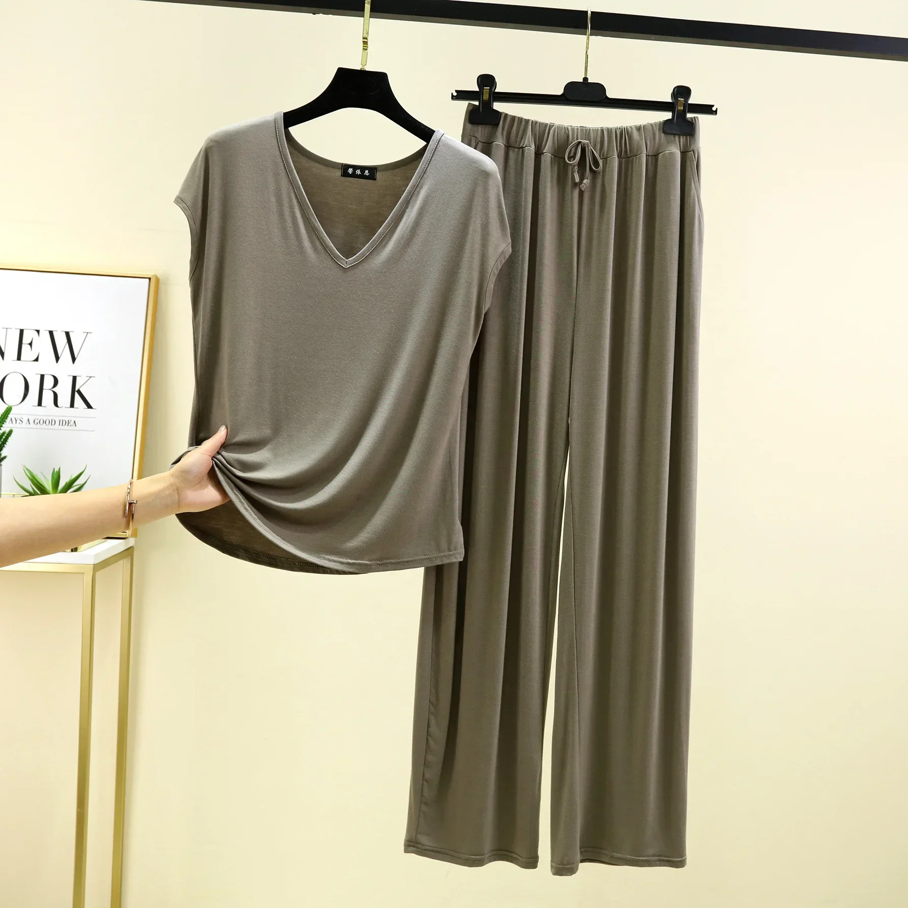 Homewear 2 ชิ้นชุด V คอ TShirt แขนกุดและกางเกงฤดูร้อนผู้หญิงหลวมชุดนอนชุดสีทึบชุดนอนสบายๆชุด