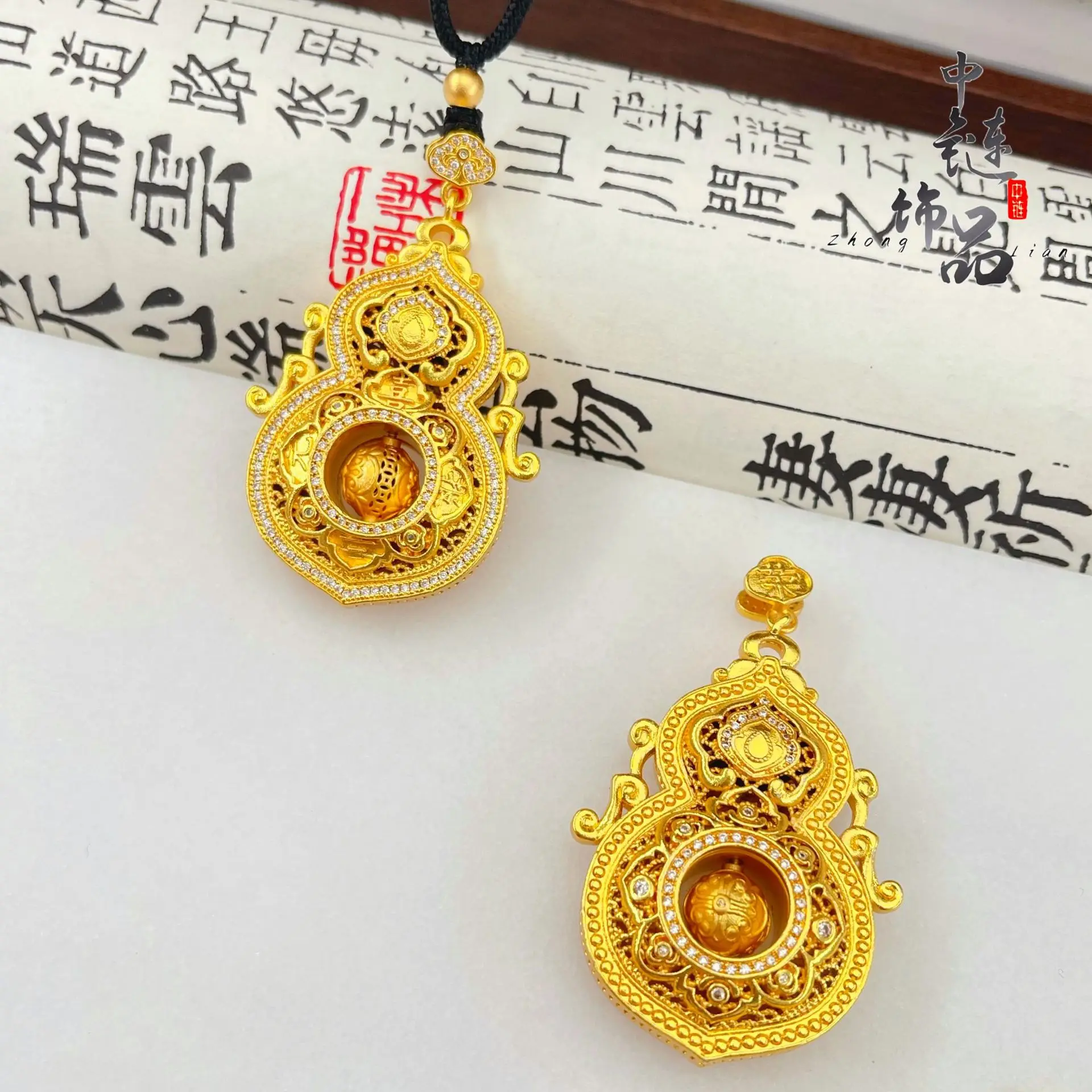 9999 gold diamond-set four-beauty hollow filigree rotating gourd pendant - gourd pendant