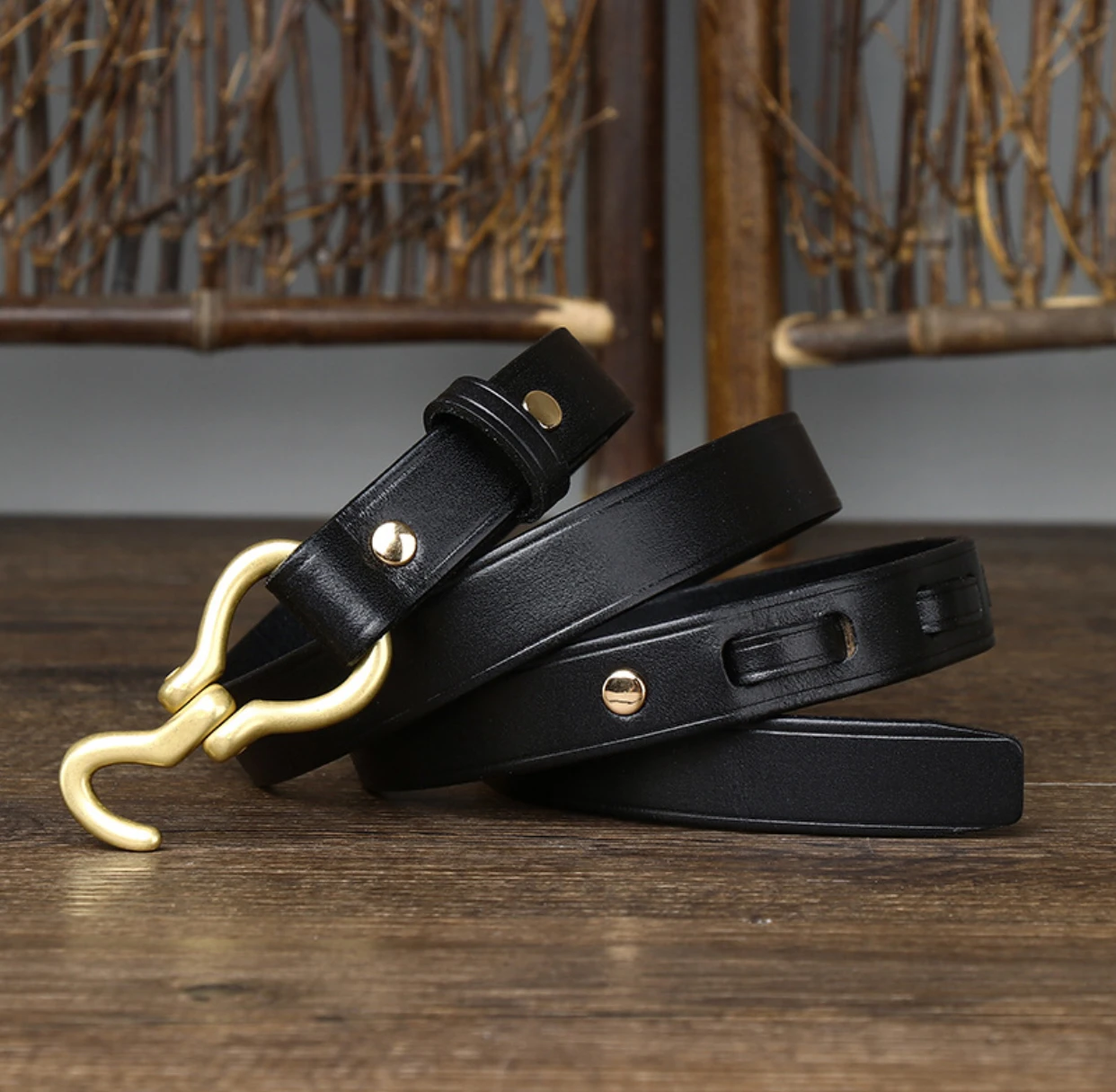 อิตาเลี่ยน retro แฟชั่นอเนกประสงค์ตกแต่งเข็มขัดบางทองแดง hook high-end เข็มขัดหนังแท้ผู้หญิง cowhide ชั้นบน