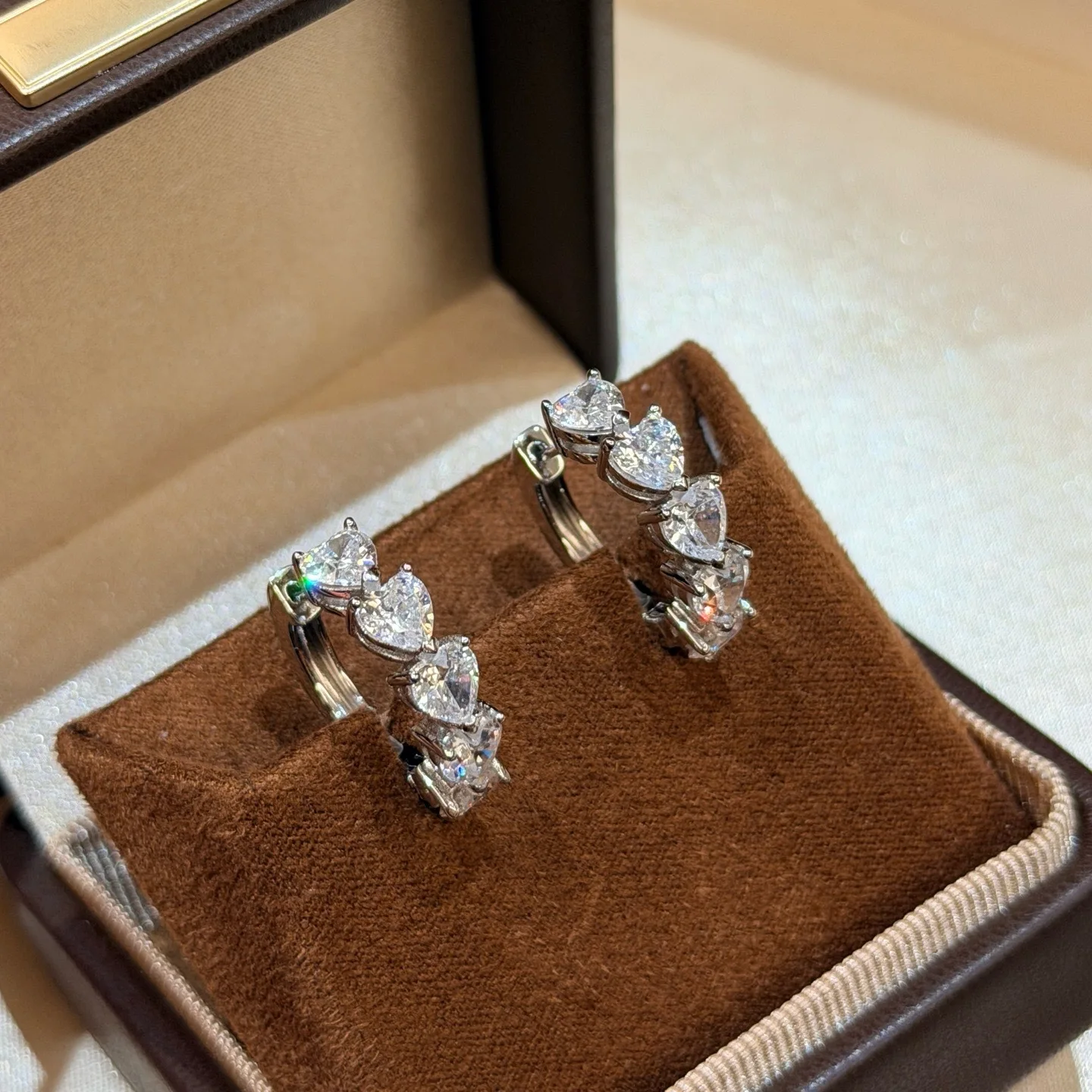 Trendy 925 Sterling Silver Hoop Earrings For Women Graduated Heart Solitaire Row Clear Accent Stones Luxury Fine Jewelry