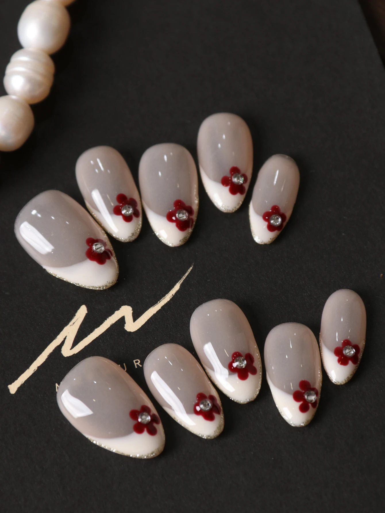 10 Stück Aufklebenägel Kurze Weiße Französische Saflor-Acryl Aufklebenägel Künstliche Nägel Inklusive 1 Blatt Klebestreifen & 1 Stück Mini-Feile