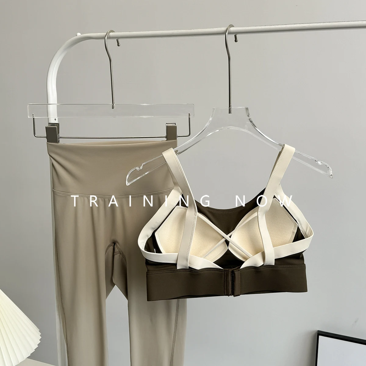 

Advanced sports fitness suit for women in summer running shock-proof bra beautiful back internet celebrity new Pilates yoga suit