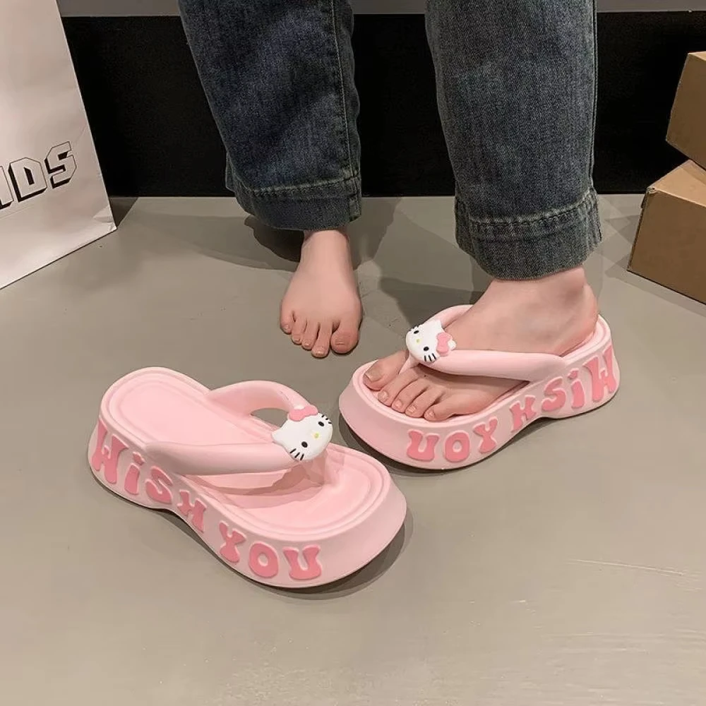 Klapki damskie Y2k Cartoon Hello Kitty na lato Sanrio Kawaii Anime Antypoślizgowe buty EVA Domowe sandały Dziewczęce buty na grubej podeszwie dla studentek