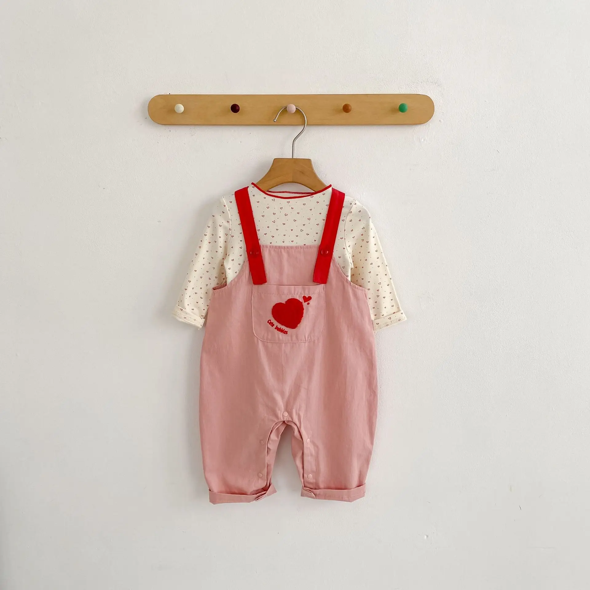 

New autumn baby clothing for 0-3 years old, fashionable heart printed top+overalls two-piece set