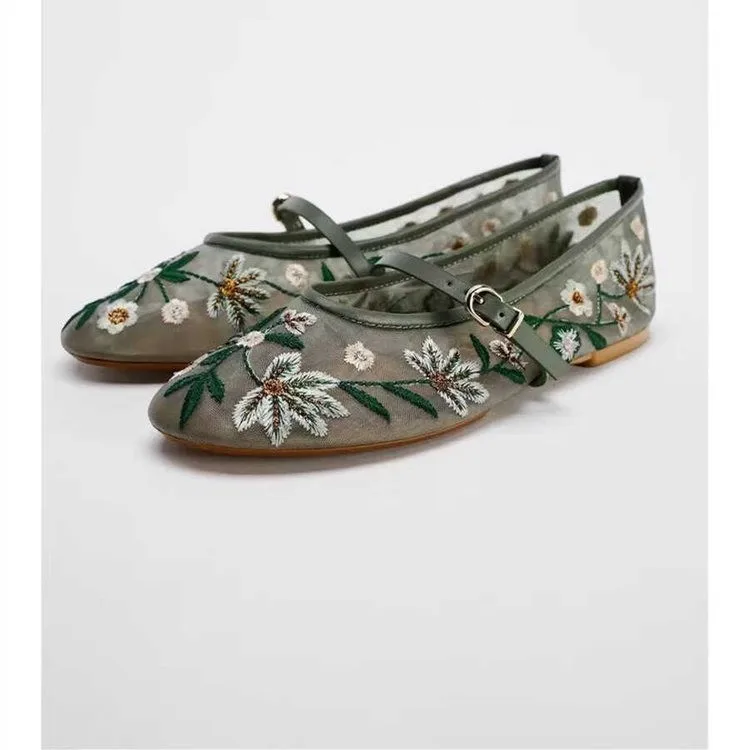 

New spring and summer women's flat ballet shoes embroidered floral clogs slip-on casual Faion shoes