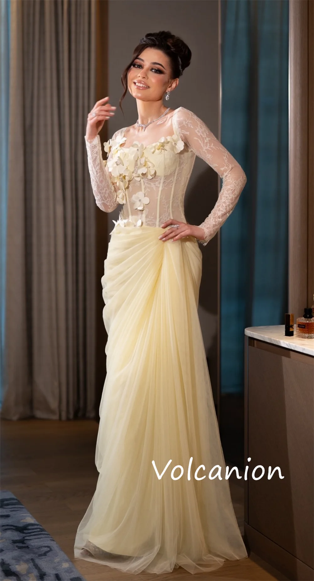 Abiti lunghi personalizzati con scollo quadrato a trapezio con pieghe a fiori in chiffon squisito su misura per occasioni su misura in stile moderno