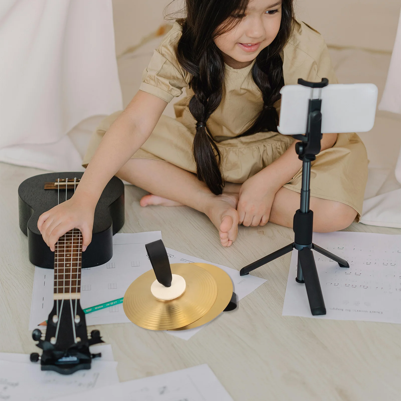Mini piatti a mano per bambini, metallo lucido, suono chiaro e luminoso, strumento musicale portatile leggero per spettacoli di danza