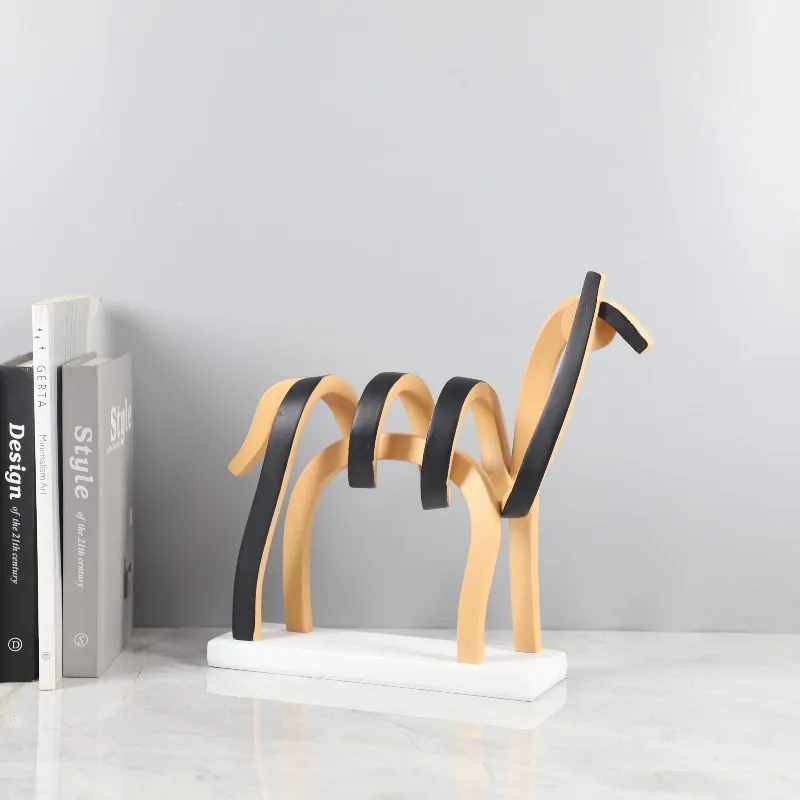 

Креативная абстрактная скульптура лошади с полыми линиями, современное художественное украшение из смолы, золотая статуэтка военной лошади с полыми линиями, художественный подарок в виде животного