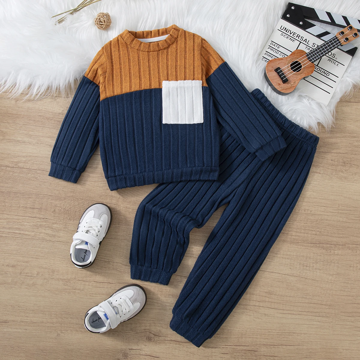 Zweiteiliges Set für Jungen im Frühling/Herbst, langärmliges Sweatshirt und Freizeithose, stilvolles Kinderoutfit