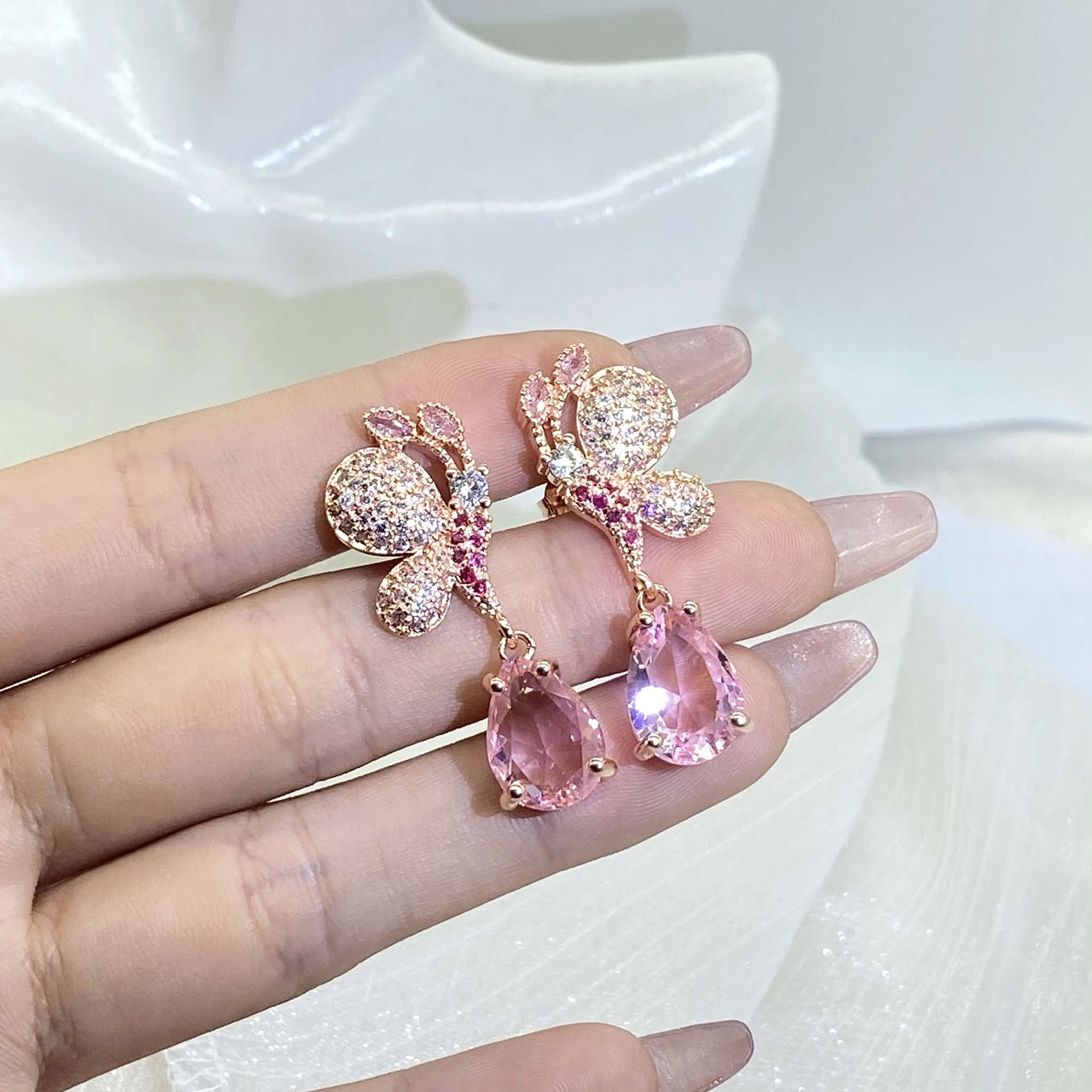 

Fashion Hollow Out Butterfly Oval Water Drop Pear Shape Pink Crystal Full Diamond Couple Earring For Women Wedding Gift Jewelry