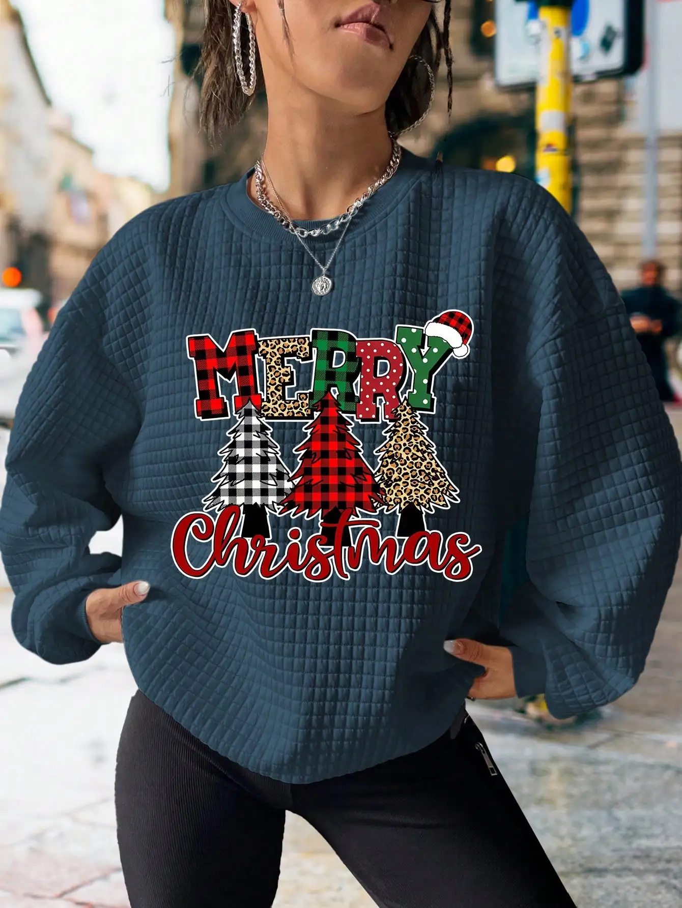 เสื้อสเวตเชิ้ตวาฟเฟิลลายคริสต์มาส พร้อมลายต้นไม้ลายสก็อตและลายเสือดาว เสื้อฤดูหนาวลำลองสำหรับผู้หญิง