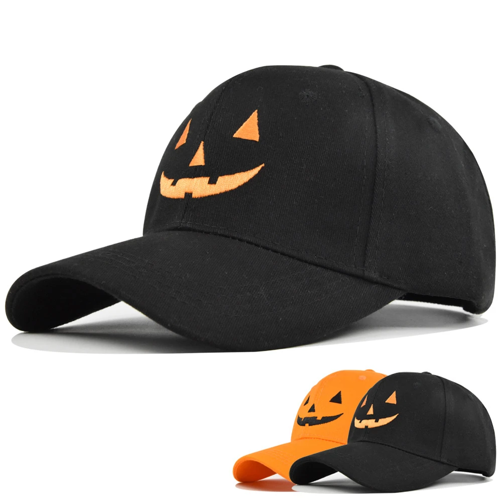 

Костюм на Хэллоуин имеет забавную атмосферу, с вышитыми выражениями, бейсболкой и уникальной кепкой-черепом.