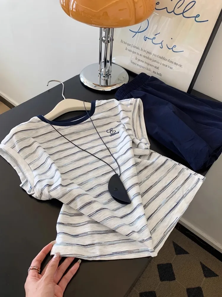 تي شيرت نسائي صيفي جديد بنمط كوري عصري بخطوط، ياقة مستديرة، أكمام قصيرة، تصميم كلاسيكي خفيف الوزن #2