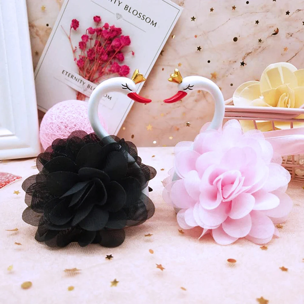 

2Pcs Swan Cake Topper Desktop Ornament Exquisite Black White Decorative Cake Decor for Home Mall Restaurant Hotel Use