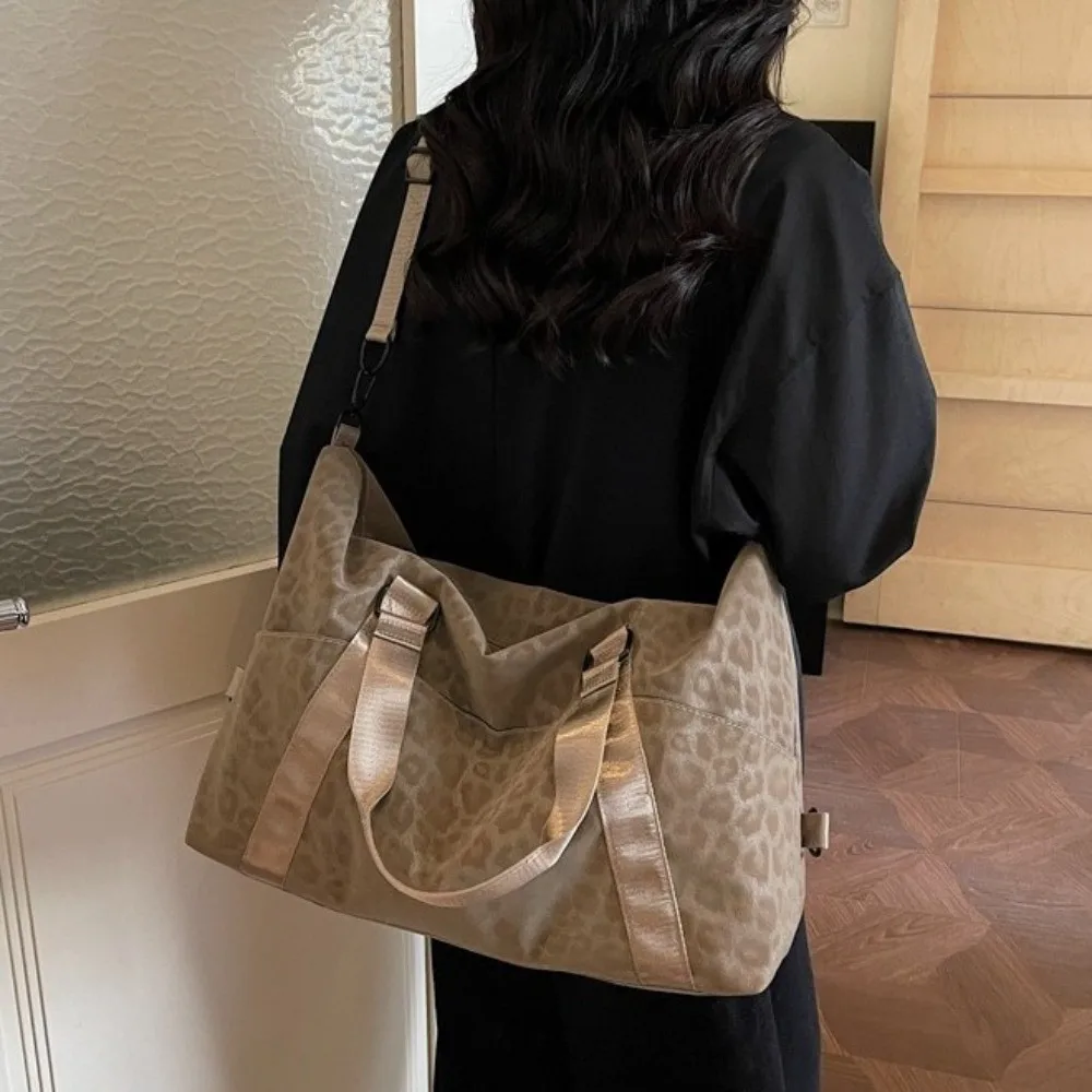 Leopard Print Travel Duffle Bag Waterproof Adjustable Strap Large Capacity Bag Portable Multi-Functional Lightweight Handbag