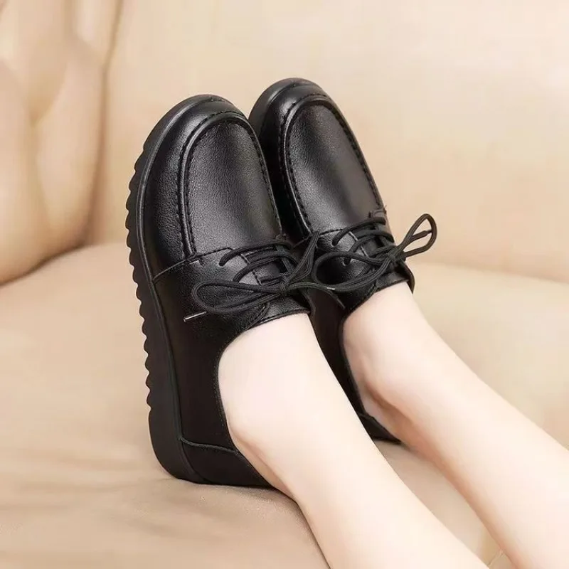 Buty damskie wiosna jesień mokasyny z miękką podeszwą czarne skórzane antypoślizgowe codzienne platformy wygodne buty robocze płaskie trampki