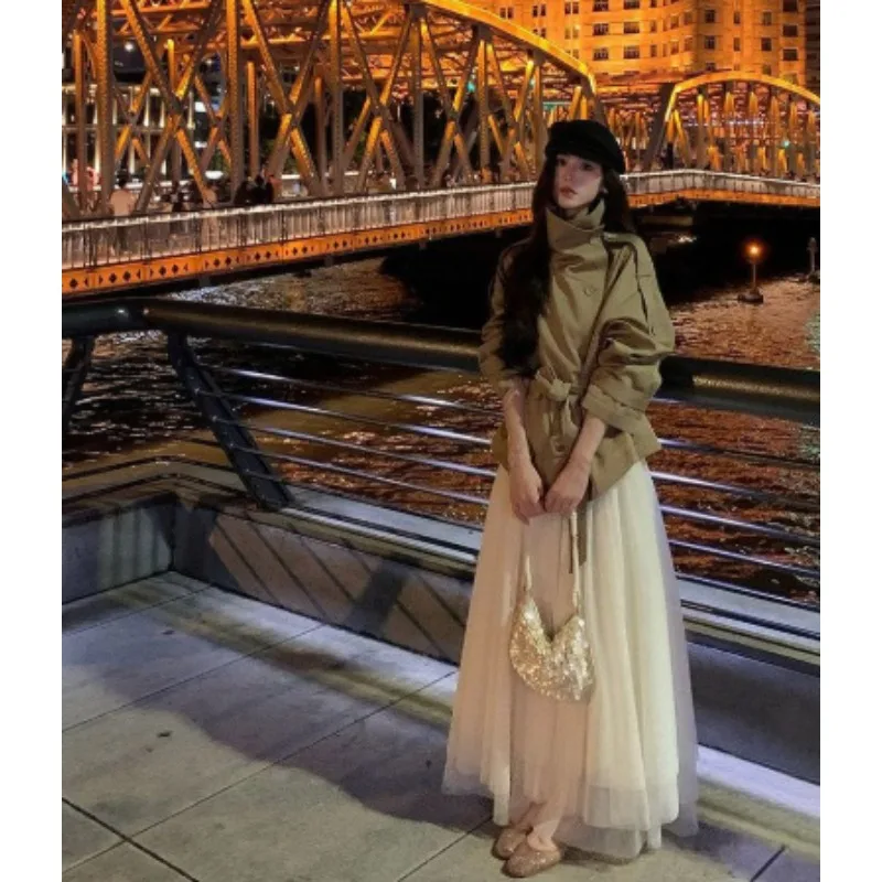 Spring Autumn Exudes High-end Korean Style Very Fashion Stunning White Windbreaker Stand-up Collar Cinched Waist Designed Women