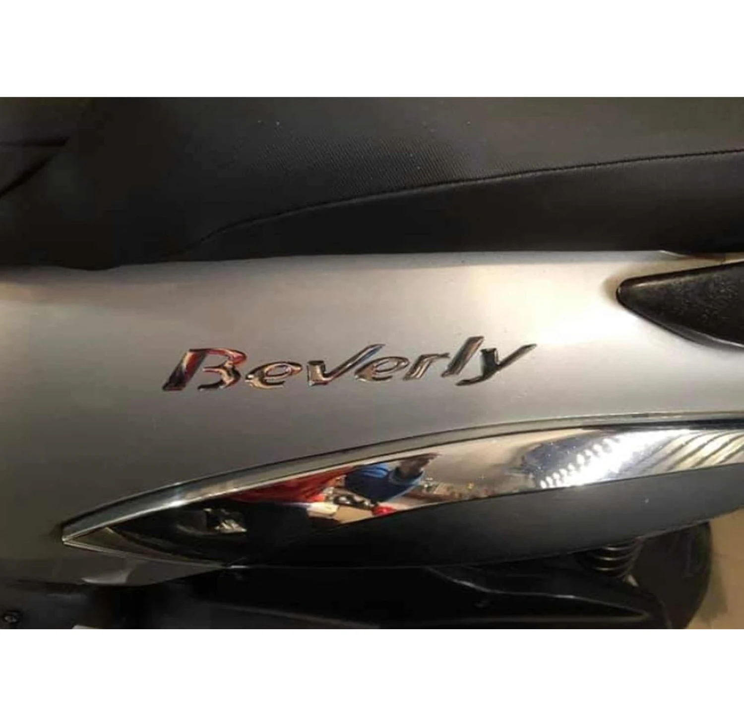 2 3D Resin Stickers Writing BEVERLY For PIAGGIO 125-250-300-500 CHROME