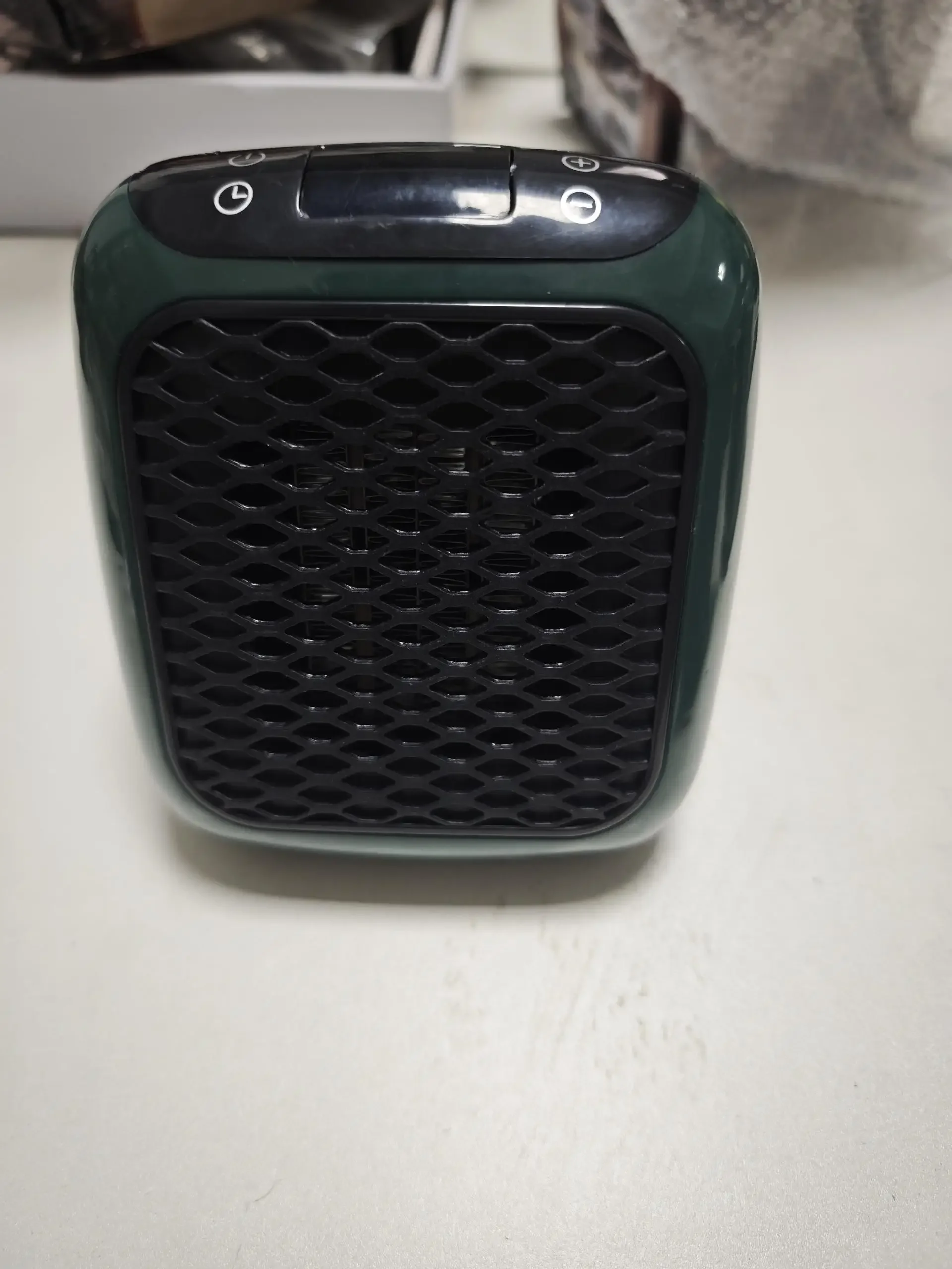 Electric Space Heater Home Office Use Compact Size Sunlight 800W Portable Mini Warm Air Heater Wall-Mounted Small Heat Blower