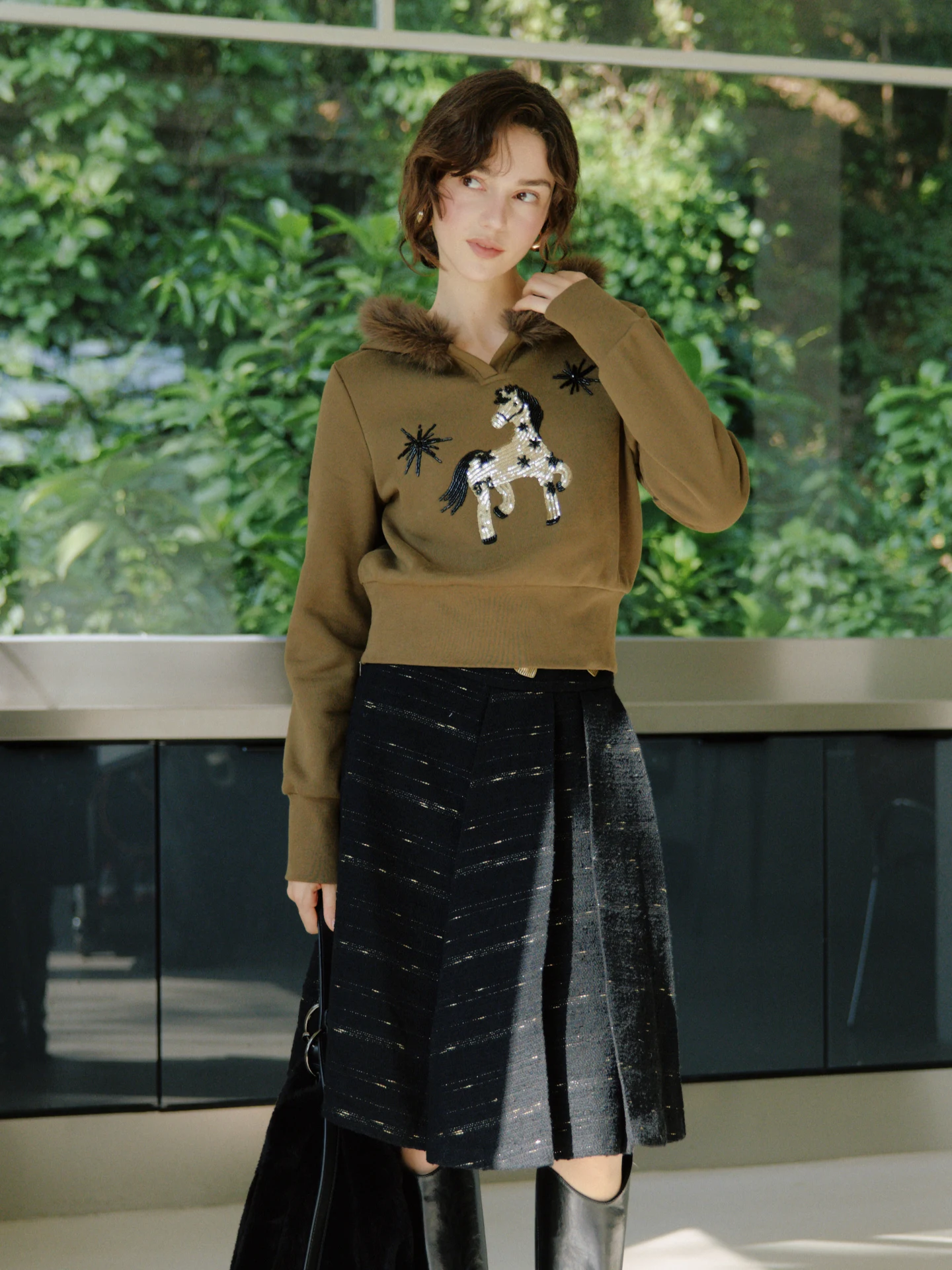 

Толстовка с капюшоном и вышивкой бисером, осенне-зимняя новинка, для повседневной носки, с длинными рукавами, 100% хлопок, с мультяшным рисунком