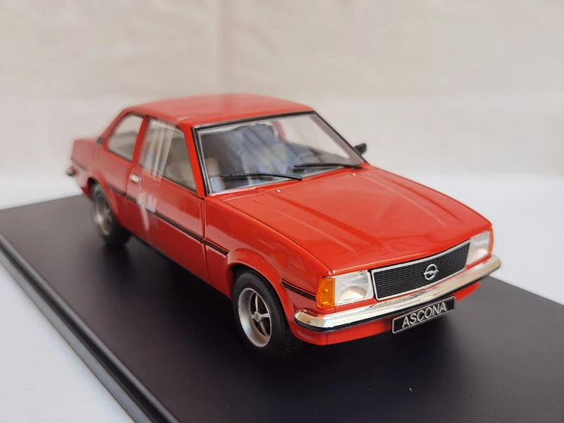 Diecast 1:24 Scale OPEL ASCONA B Car Alloy Simulation Car Model Toy Collectible Ornaments