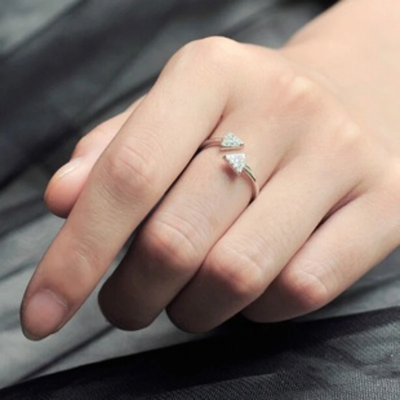خاتم هندسي مثلث من الفضة عيار 925 النسخة الكورية هدية زركونيا رائعة عصرية للفتيات خاتم إصبع أنيق للنساء #4