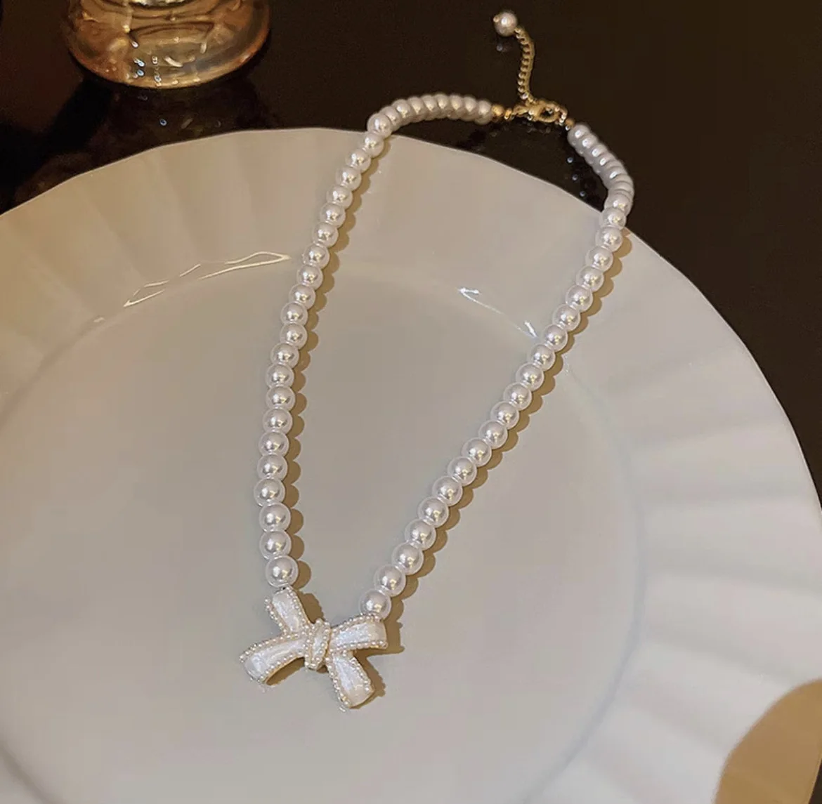 Colar de pérolas barroco para mulheres, corrente de clavícula com laço, gargantilha simples para classe