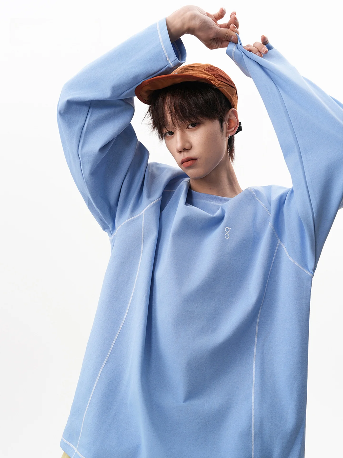 

Спортивная футболка с длинным рукавом для активного отдыха, быстросохнущая, свободного кроя, из полиэстера, для бега и фитнеса, модная, весенняя коллекция.