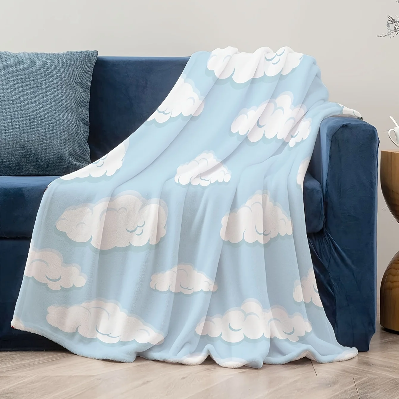 Manta con diseño de cielo azul y nubes blancas, hecha de poliéster, lavable a máquina, adecuada para la decoración