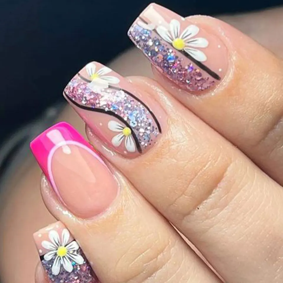 24 piezas set de uñas postizas cortas cuadradas para primavera verano estilo francés con diseño de flores y mariposas 4