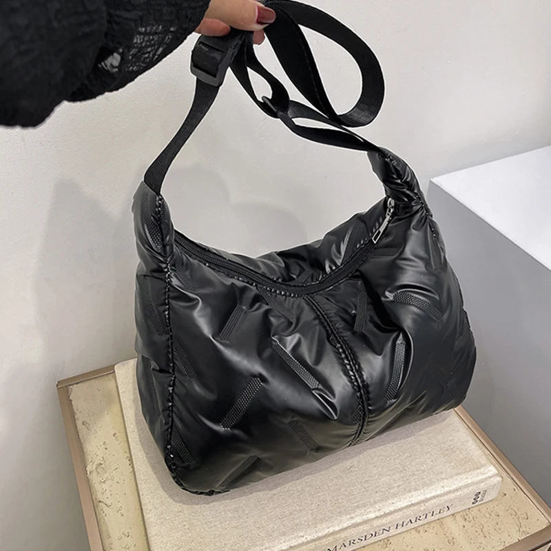 Mode Puffy Hobo Bag Daunen Tote Handtaschen Frauen Stepp Tote Tasche Große Kapazität Gepolsterte Schulter Tasche Casual Winter Pendeln Tasche – Detail 18