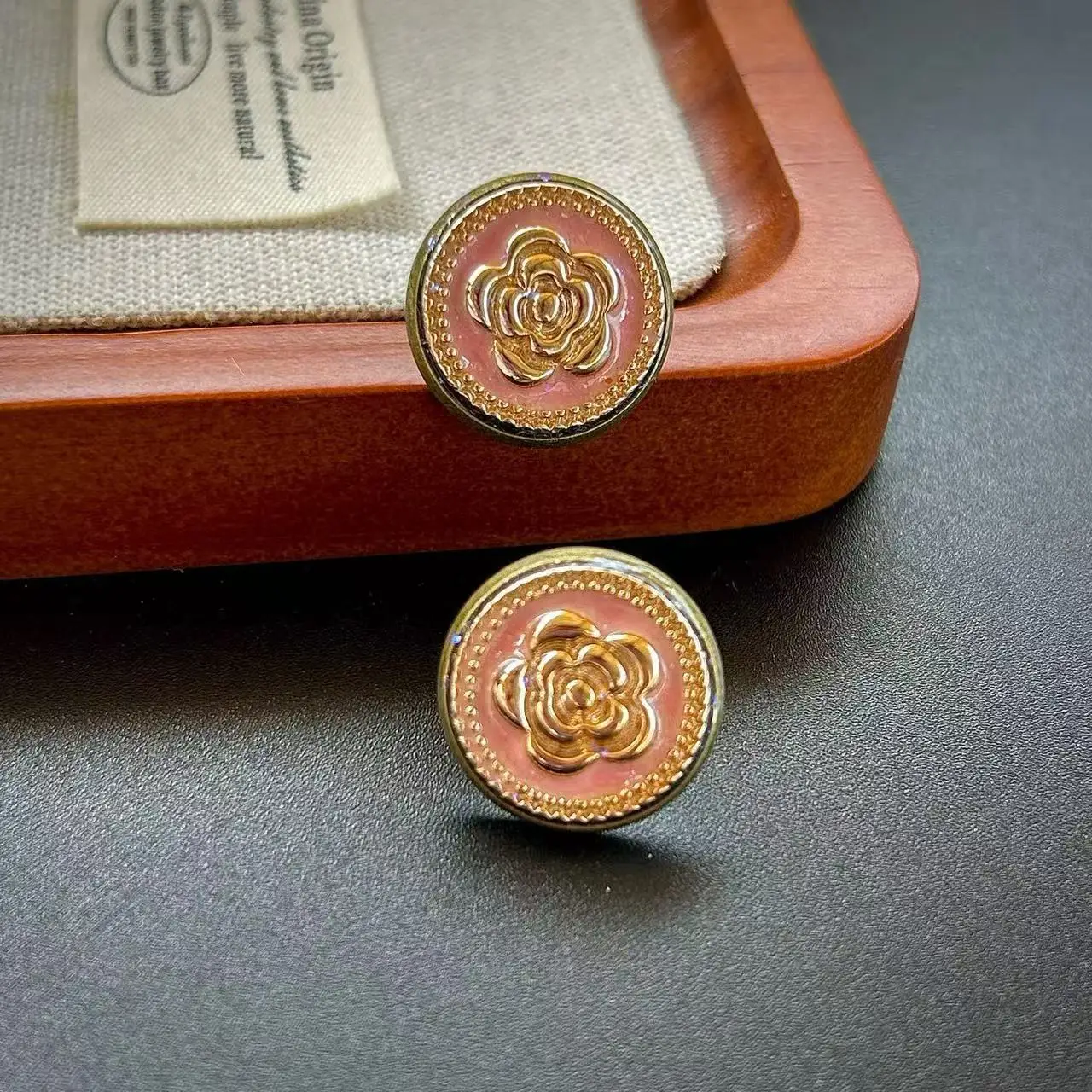 European and American medieval vintage retro small fragrance fashion daily commute enamel dripping oil pink camellia stud earrin