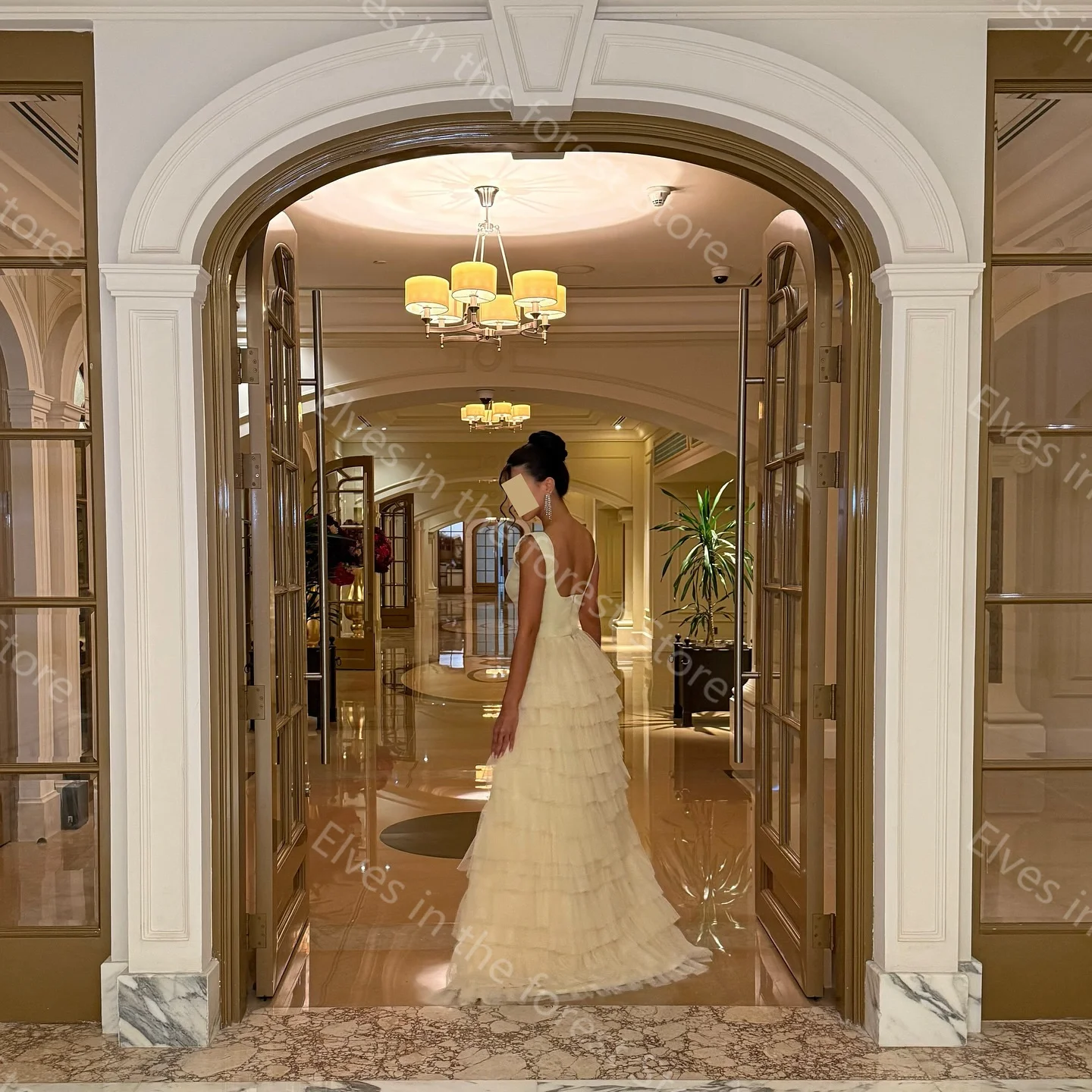 Elegant สีเหลืองชุดราตรีฉัตร Ruffles แขนกุดซาตินชุดราตรีพร้อมรถไฟกวาดที่กําหนดเองอย่างเป็นทางการ Party Guest Gowns