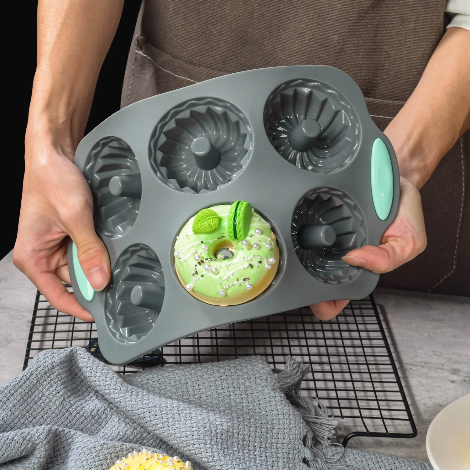 6 Hole Silicone Don…