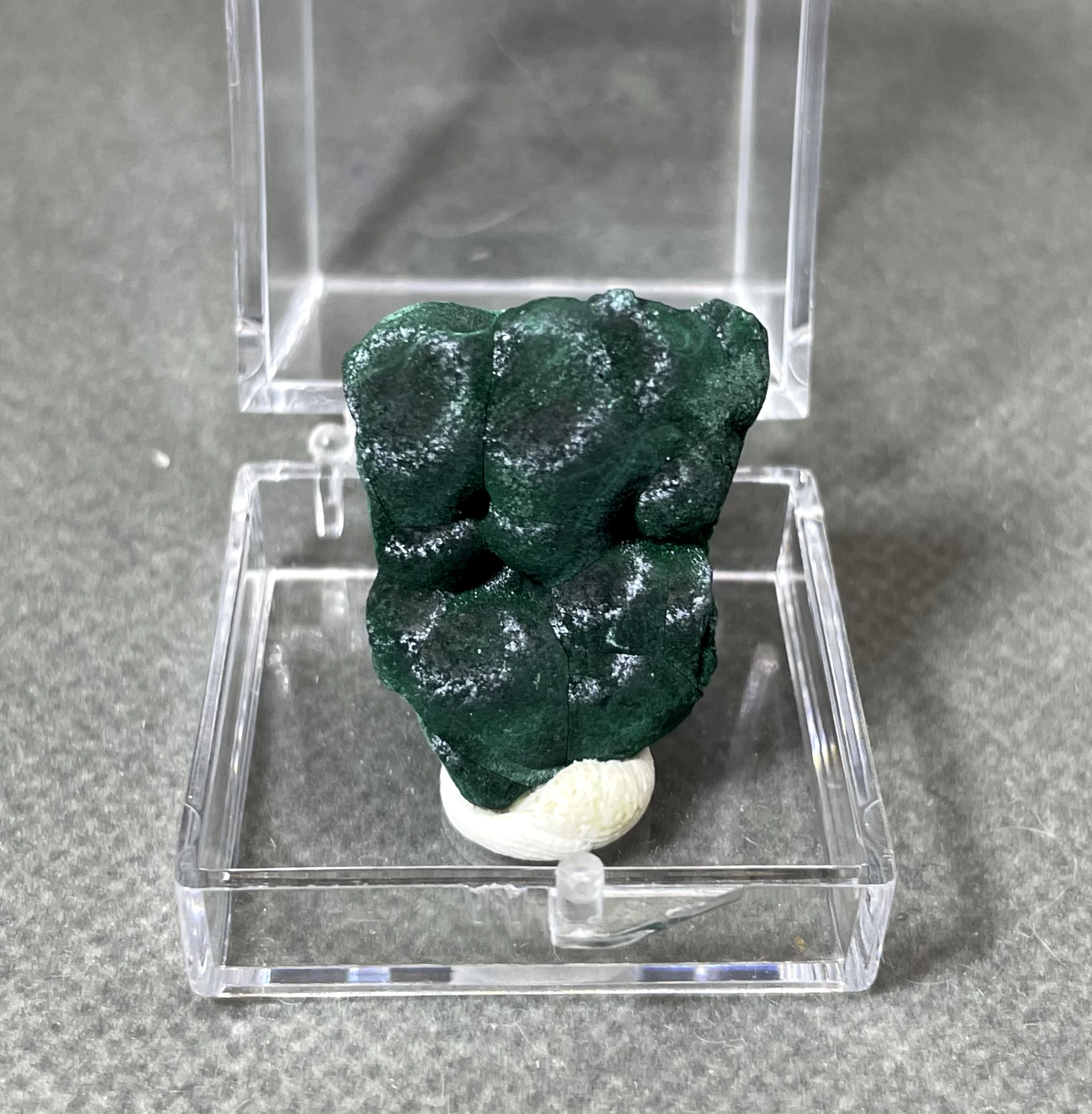 

Natural velvet Malachite mineral crystal specimen healing quartz from China (crystals and stones Quartz crystal stones )