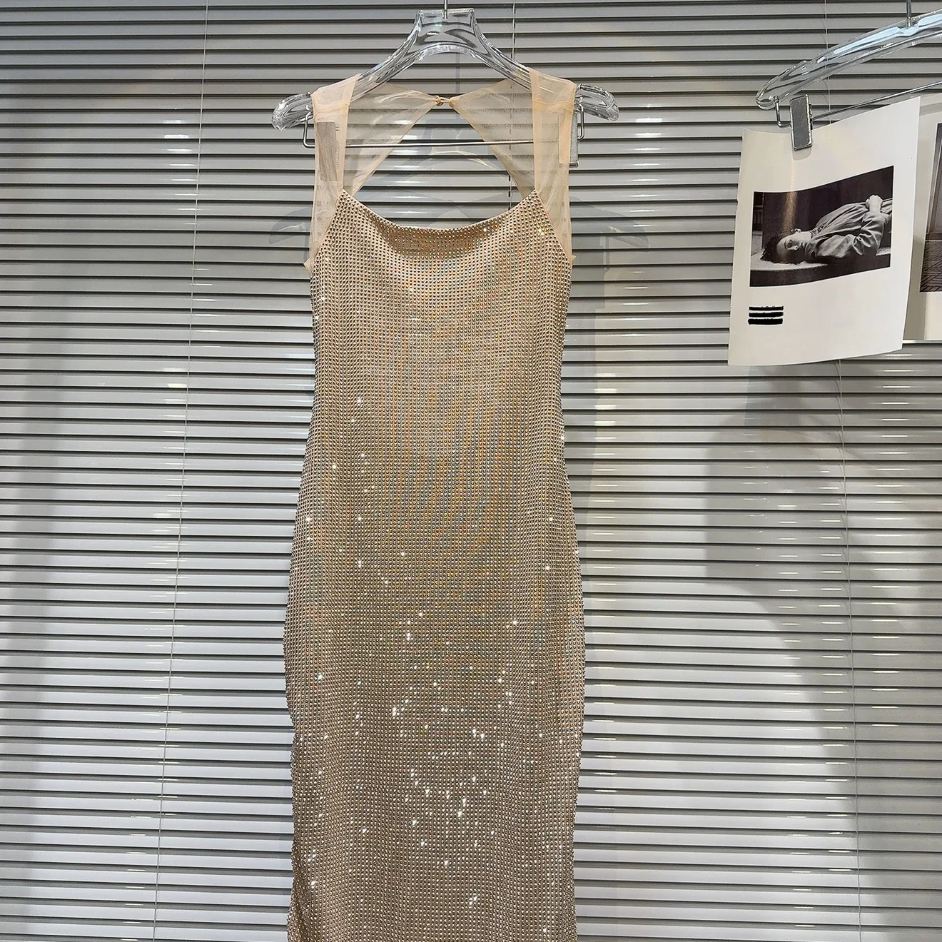 2025 principios de primavera nuevo temperamento alta sociedad industria pesada taladro caliente Halter chaleco hueco vestido ajustado sin mangas para mujeres