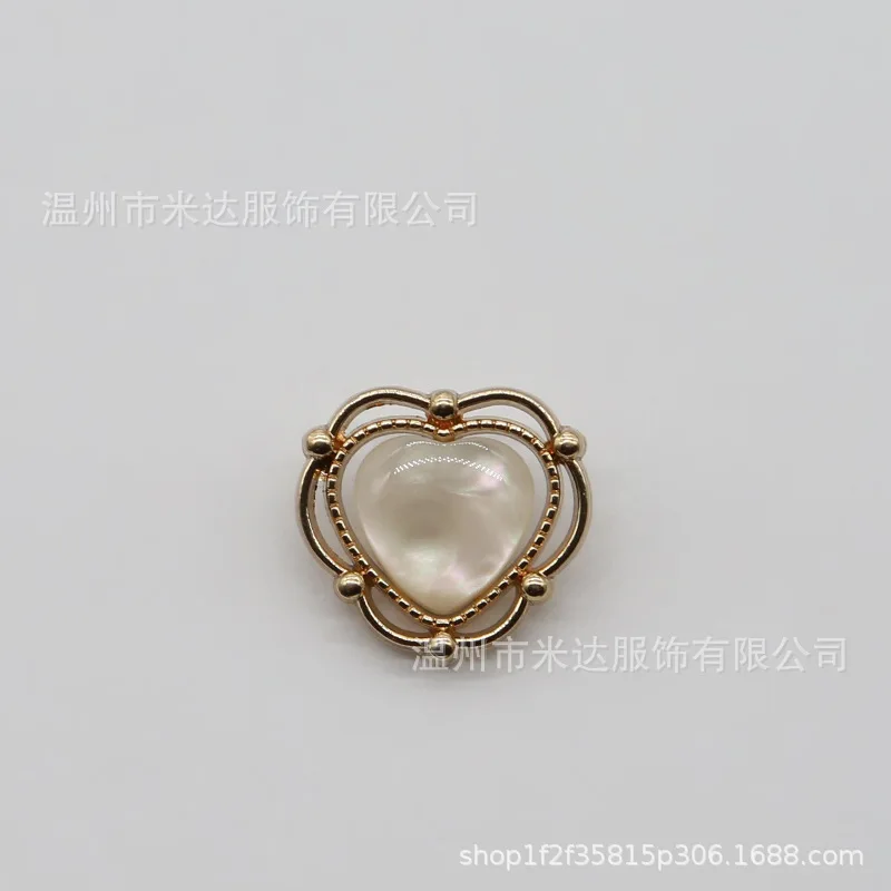 5 قطعة ضوء الفرنسية الفاخرة أنيقة الراتنج القلب زر معدني أزياء المرأة دعوى تريكو معطف DIY بها بنفسك ديكور زر الخياطة الملحقات