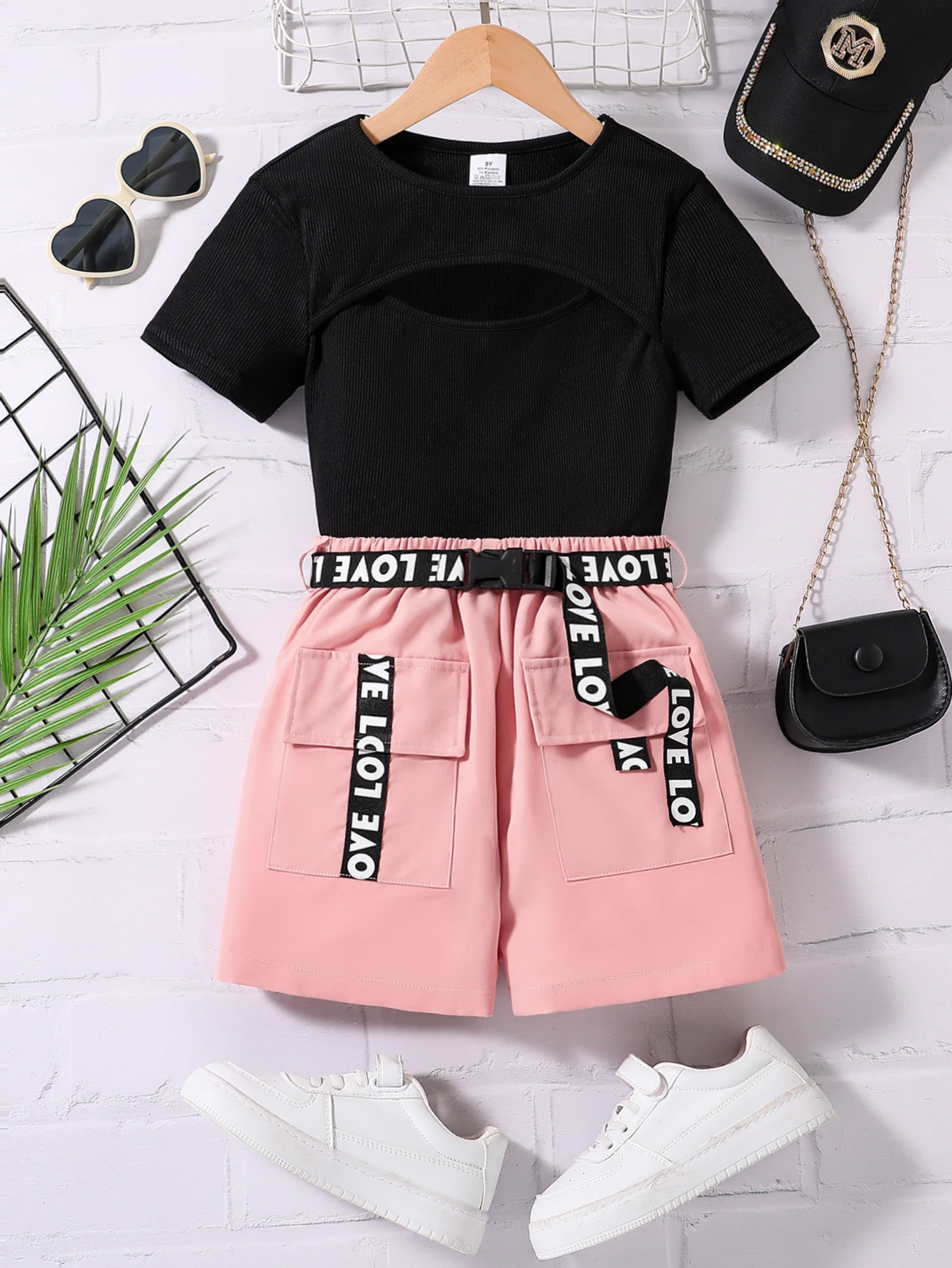 

Новинка 2023 года: летняя одежда из двух предметов для девочек — однотонный дышащий вязаный топ и комплект розовых шорт-карго | Повседневная шикарная одежда для девочек