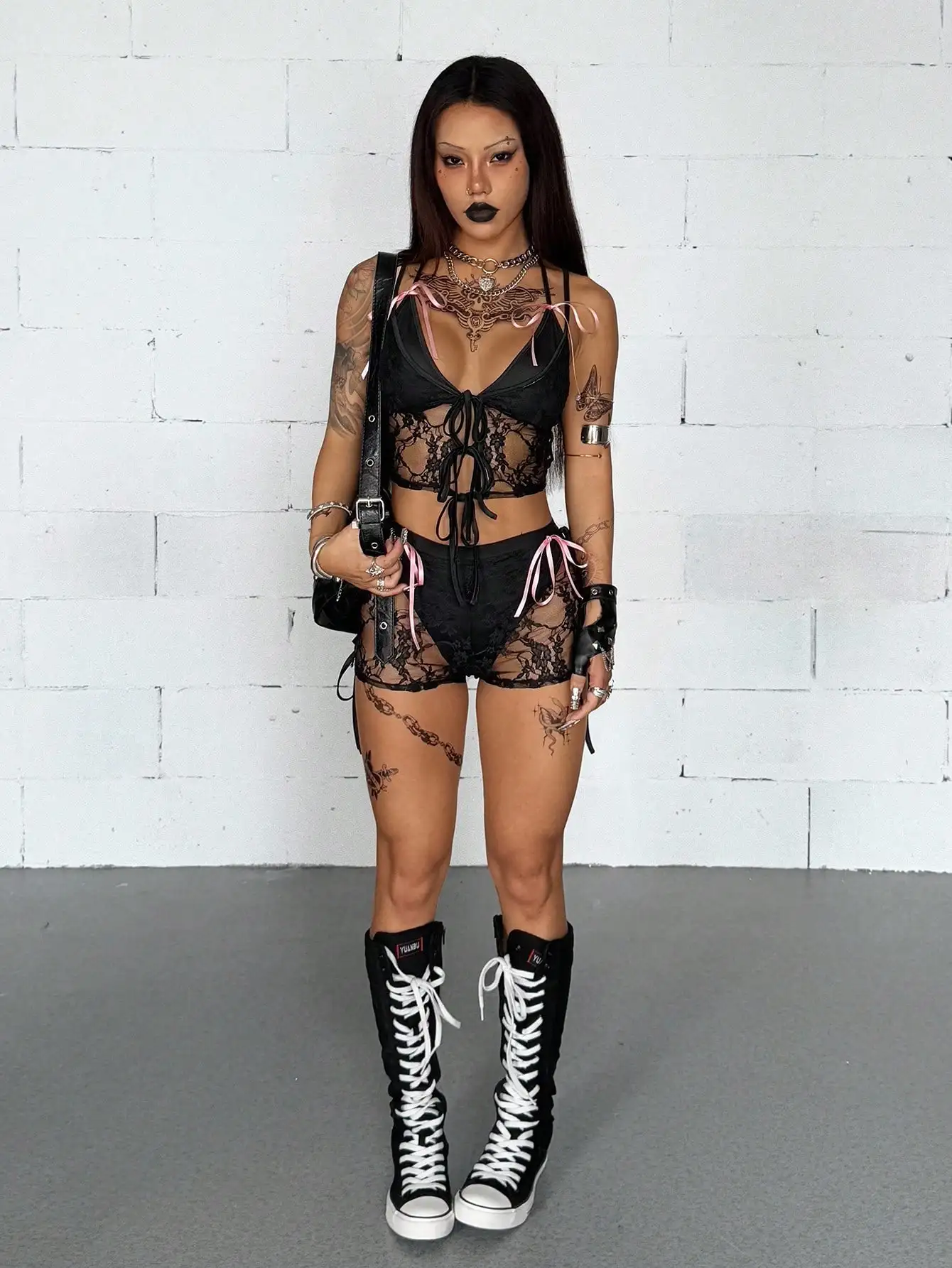 Zweiteiliges Set für Damen im Y2K-Gothic-Stil mit Spitze und Schleife – schwarzes Rave-Party-Dessous-Oberteil und Shorts