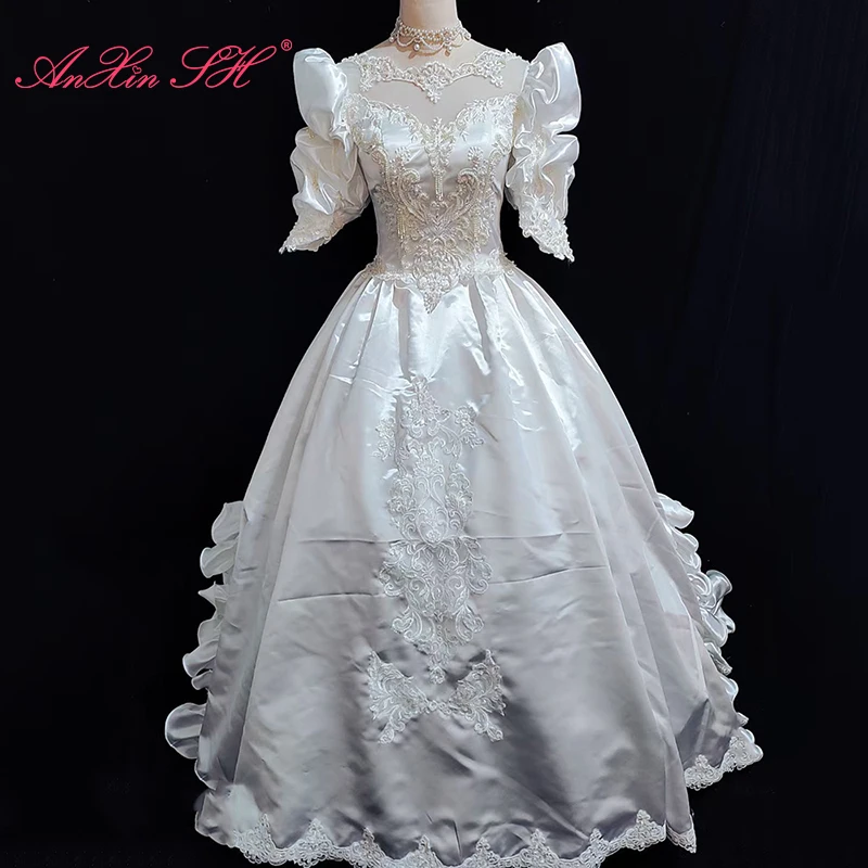 

AnXin SH vintage princess white satin flower lace o neck beading pearls short puff sleeve Antique customized wedding dress