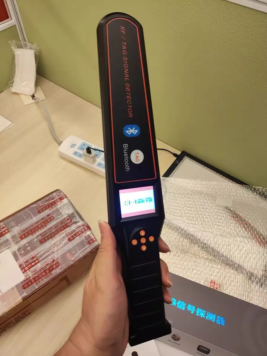 

50MHz-6GHz Portable Handheld Multi Signal Spy Detector Spying Gadgets Device Scanner RF/TAG bluetooth wifi GPS Signal Detection