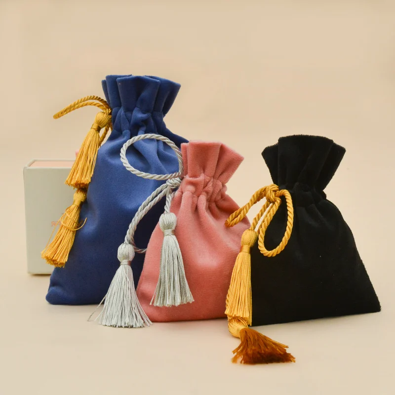 

Velvet Tassel Gift Bags 8x10cm (3x4inch) 10x15cm 13x17cm Pack of 50 Eyelashes Flannel Packaging Pouches Jewelry Dust Sack