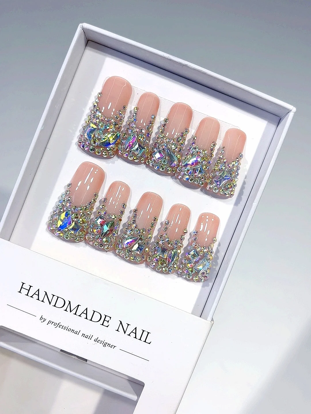 

Сверкающий алмазный свет, роскошный дизайн ногтей, модный маникюр в стиле утконоса (M045)